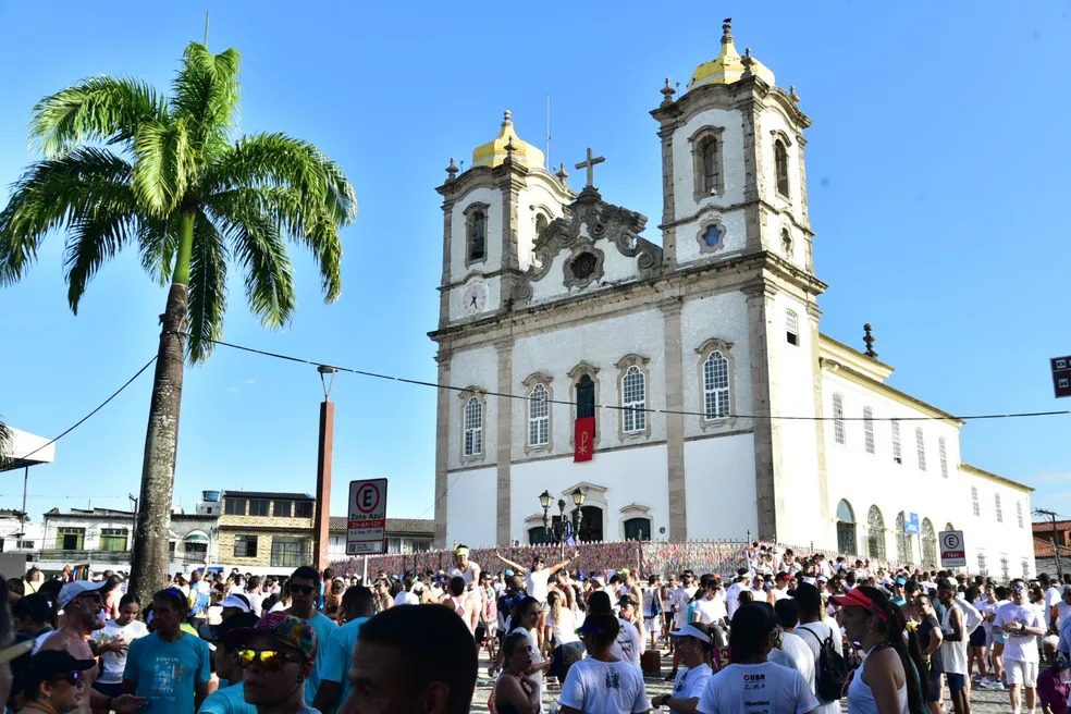 ‘Sexta-feira da Gratidão’: fiéis se reúnem para agradecer pelas conquistas na Igreja do Bonfim, em Salvador