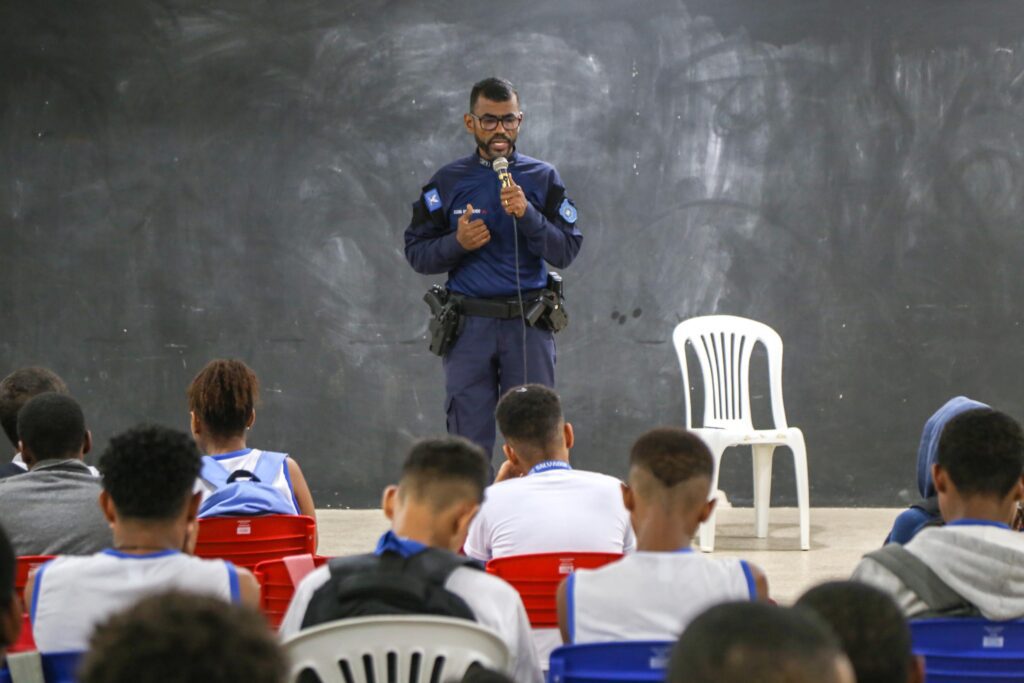 Guarda Civil de Salvador lança campanha para arrecadar materiais escolares