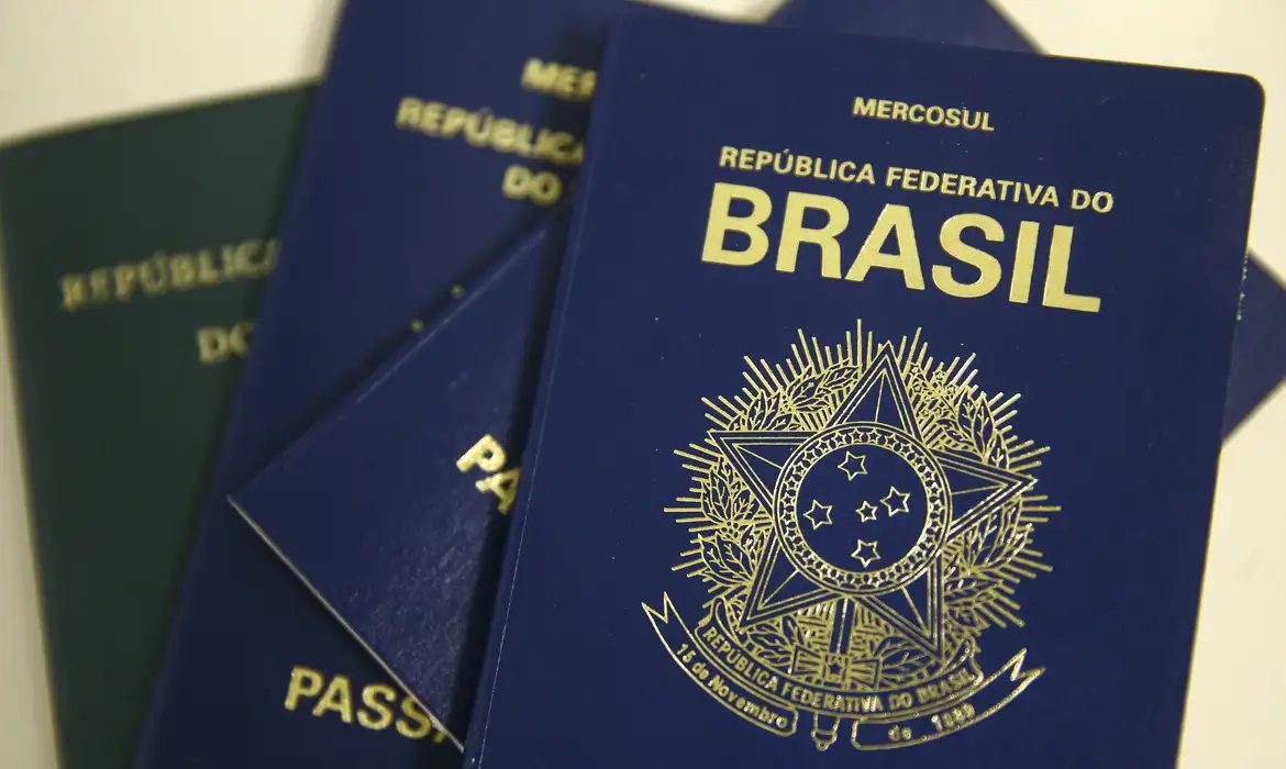 Governo Federal analisa possibilidade de tornar mais cara a emissão do passaporte