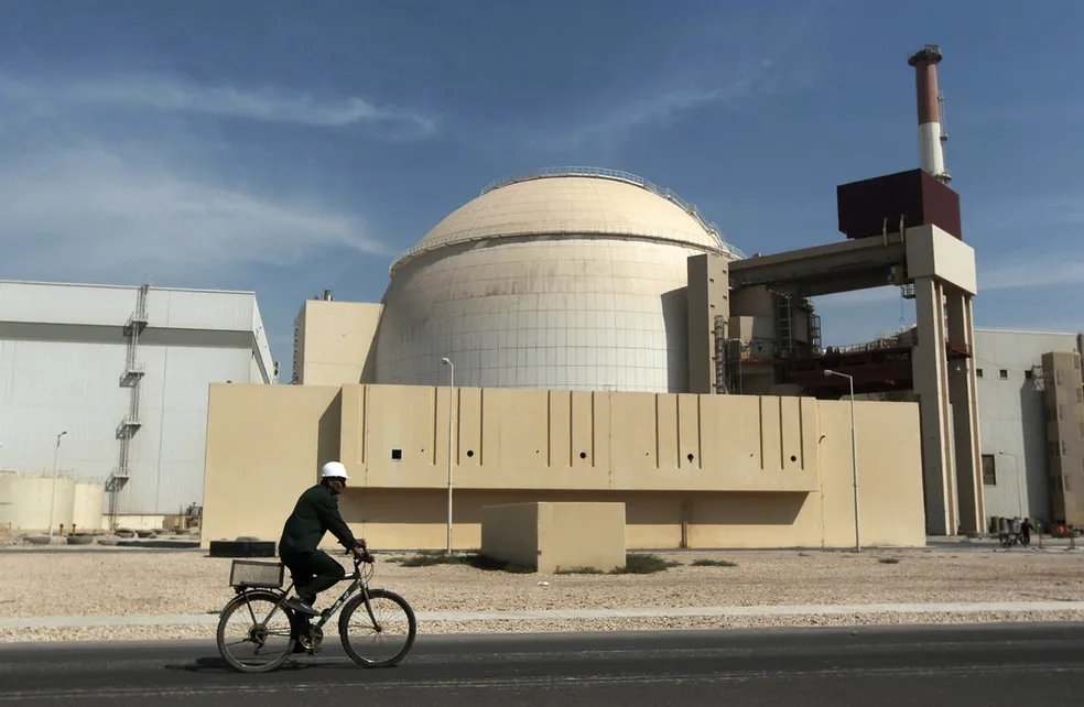 Israel e Irã possuem capacidade nuclear, mas uso em conflito atual é improvável, apontam especialistas