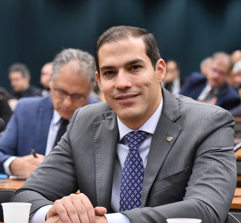 Com apoio de comissão, Gabriel Nunes avança em proposta por representação mais digna dos idosos