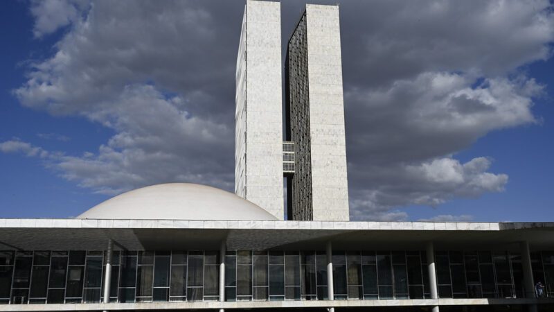 Governo finaliza plano de contingência para setores afetados por tarifas dos EUA
