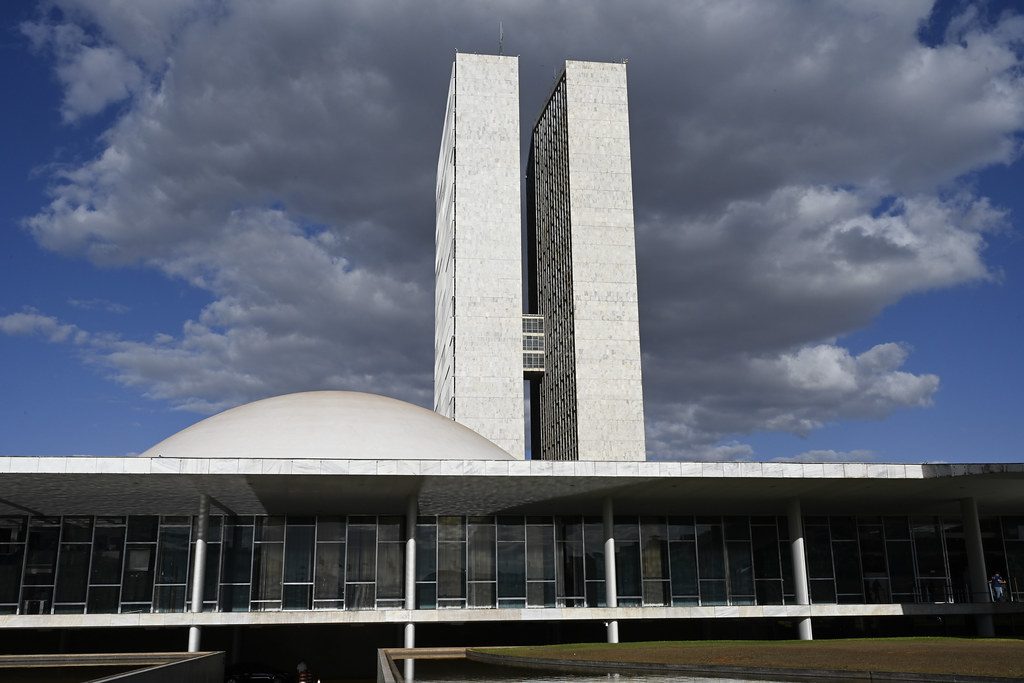 Governo finaliza plano de contingência para setores afetados por tarifas dos EUA