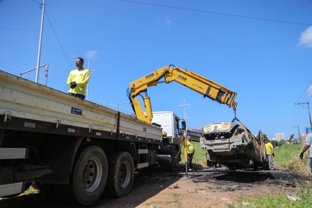 Operação “Cidade Dez, Sucata Zero” completa 12 anos com quase 15 mil veículos removidos das ruas de Salvador