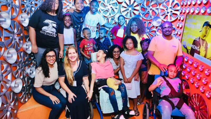 Projeto Visita Azul leva pessoas com TEA à Cidade da Música da Bahia
