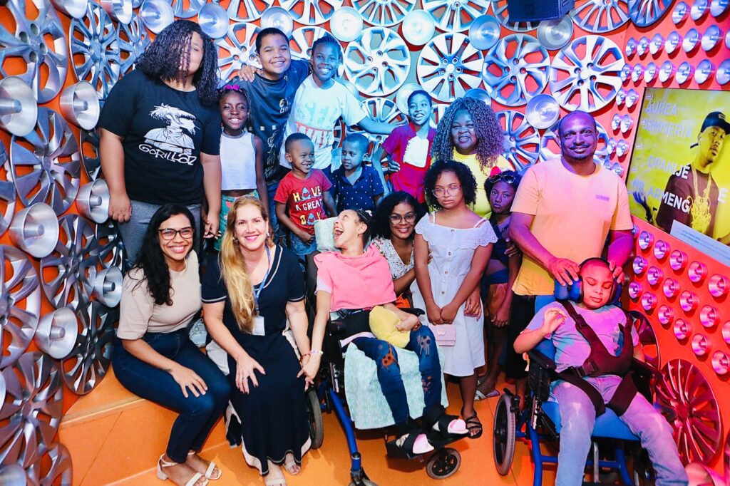 Projeto Visita Azul leva pessoas com TEA à Cidade da Música da Bahia