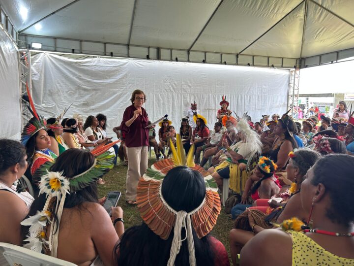 SPM discute políticas públicas e garantia de diretos das mulheres indígenas durante o 7º Acampamento Terra Livre da Bahia