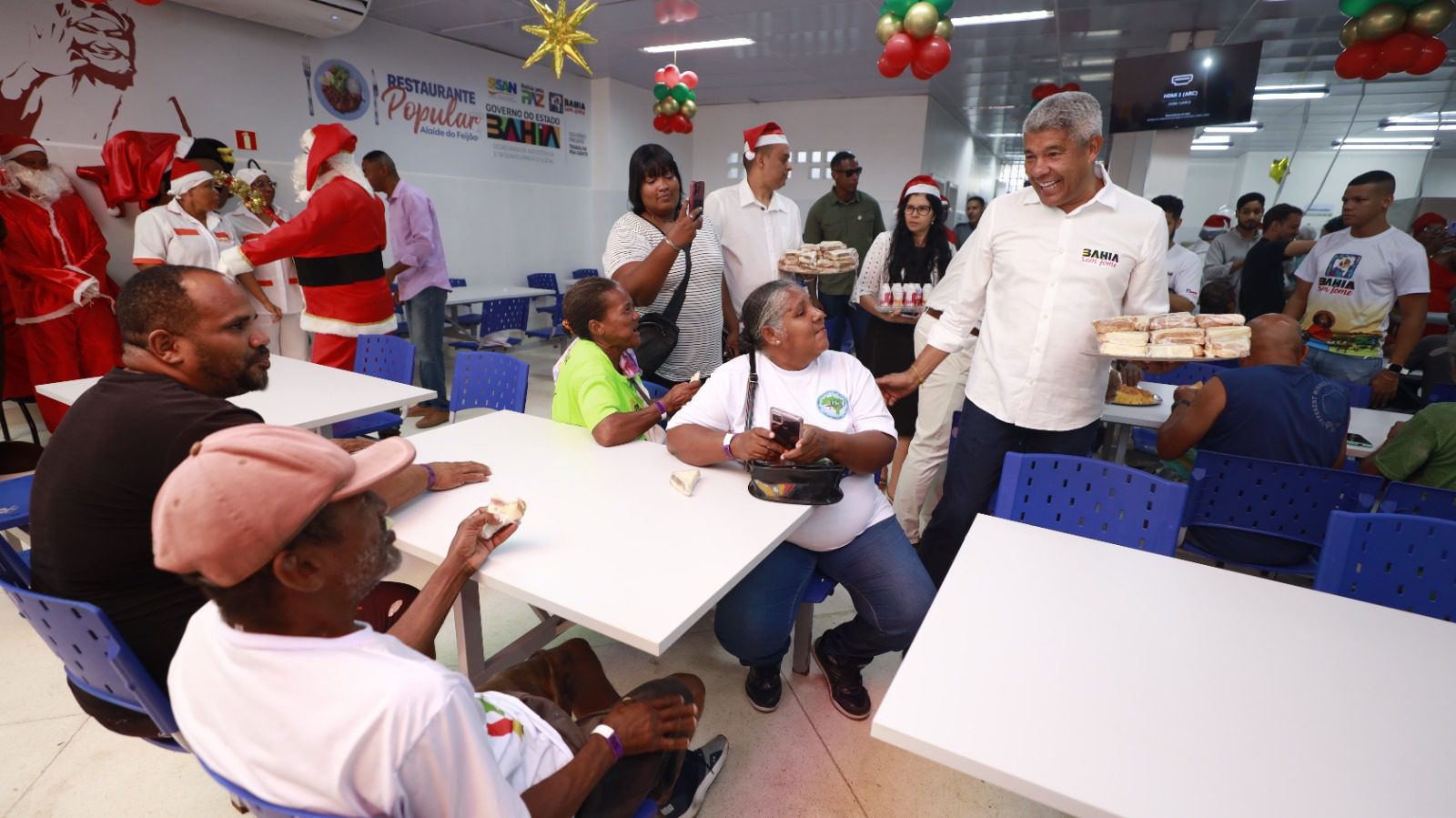 Governador participa do Natal Mais Social com cardápio especial no Restaurante Popular da Liberdade